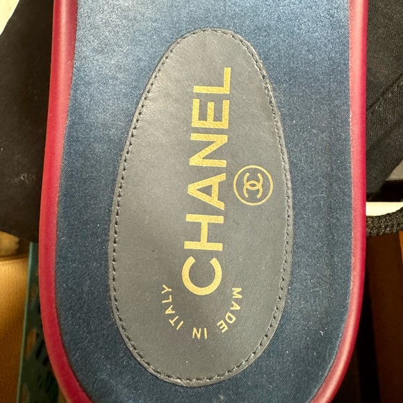 SOLD x CHANEL▪️Tropiconic Gold Logo Charm Chain Slides - Picture 10 of 10